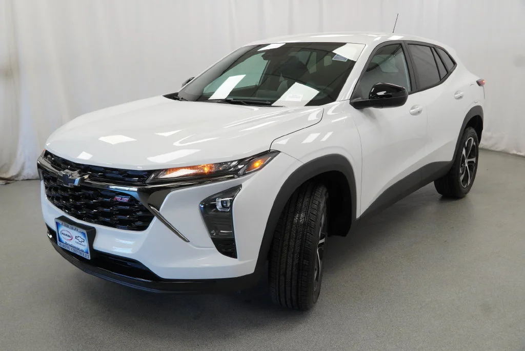 New 2026 Summit White Chevrolet 1RS image 13