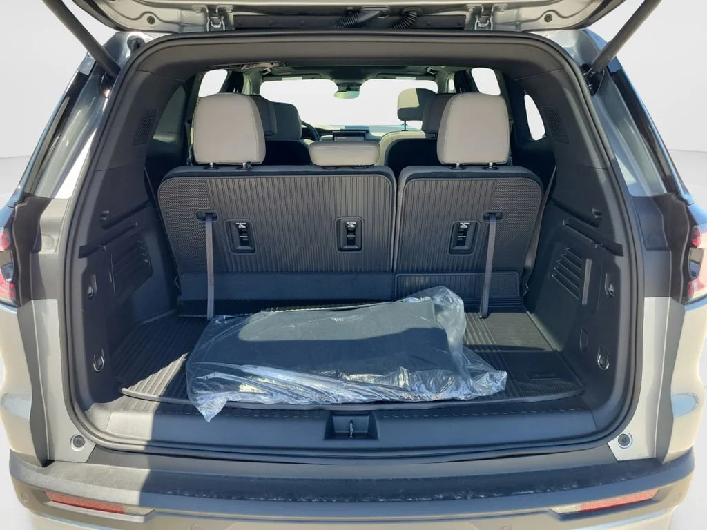 New 2026 Sterling Metallic GMC Elevation image 9