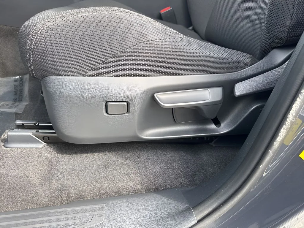 Used 2025  Toyota SR5 image 10