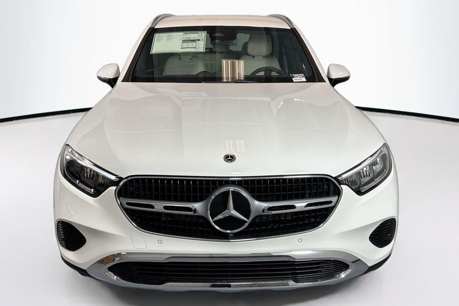 New 2026 Polar White Mercedes-Benz GLC 300 image 2