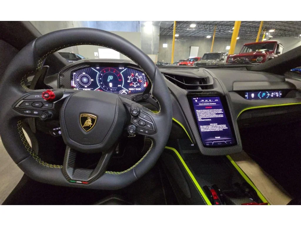 Used 2024 Verde Scandal Metallic Lamborghini Base image 4