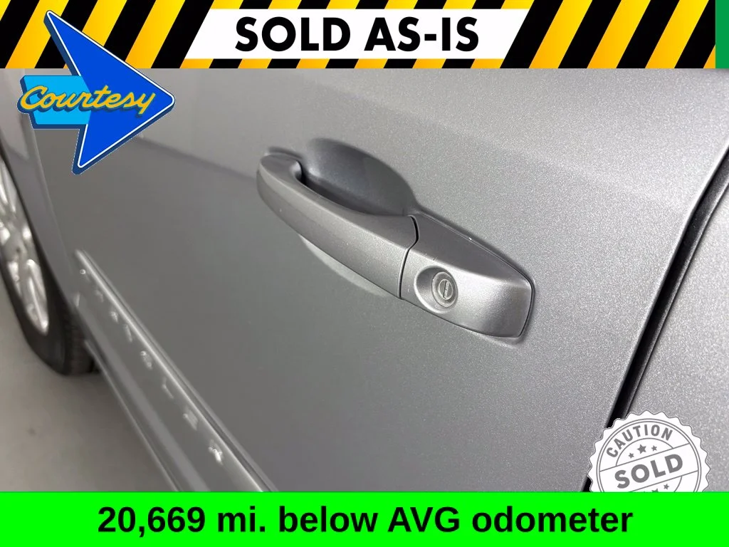 Used 2014 Silver Chrysler Touring image 10