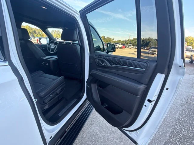 Used 2023 White GMC Denali image 17