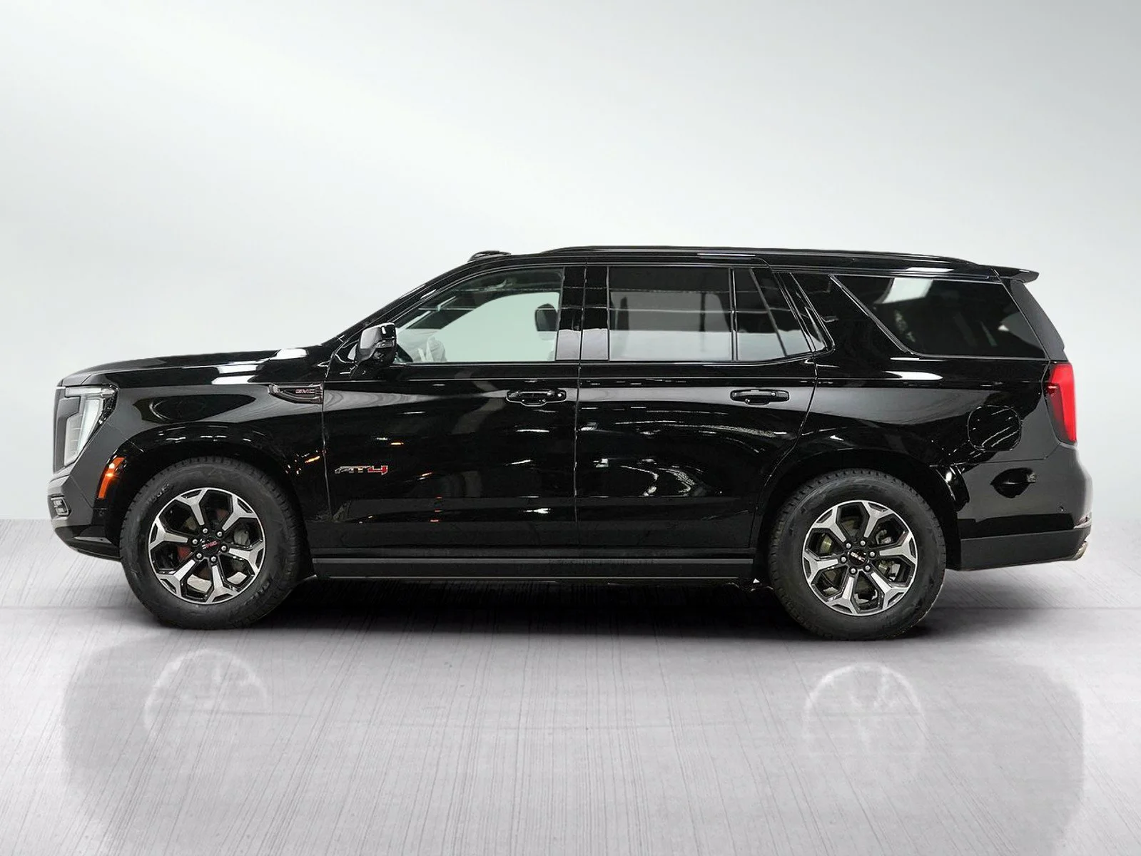 Used 2025 GMC Yukon AT4 ULTIMATE with VIN 1GKS2VRL9SR126874 for sale in Bloomington, Minnesota