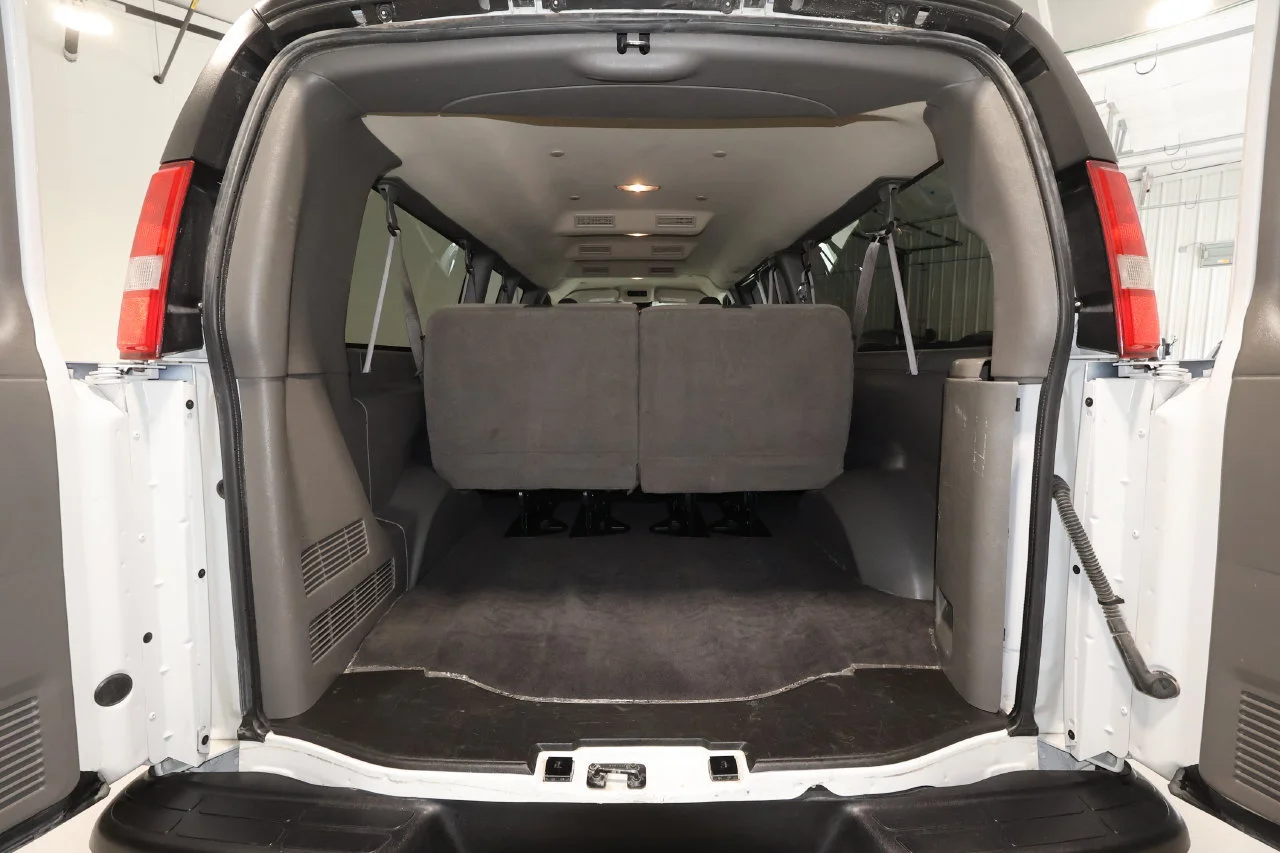 2025 GMC Savana Passenger LT - Photo 17