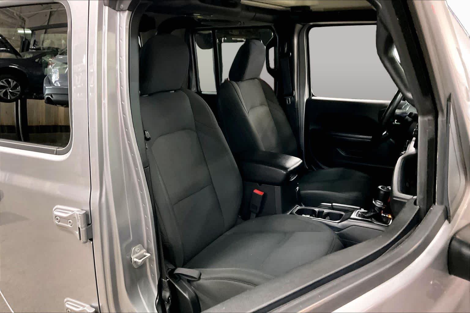 Used 2020 Billet Silver Metallic Clearcoat Jeep Sport S image 9