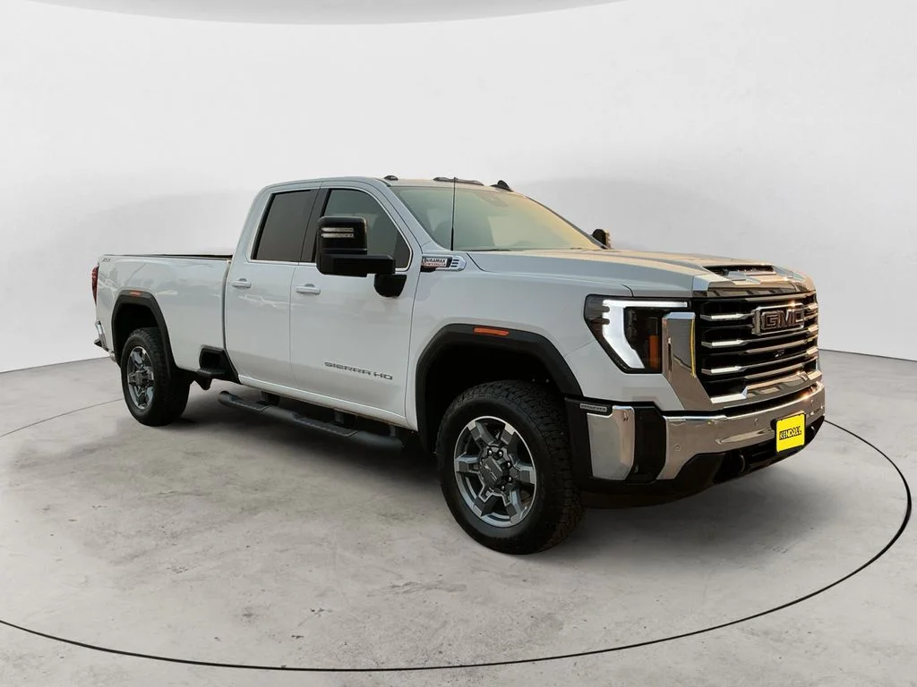 Used 2025 White GMC SLE image 3