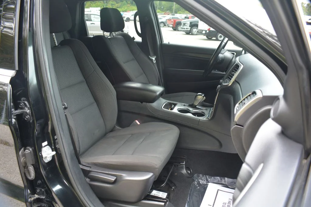 Used 2020 Black Jeep Laredo E image 18