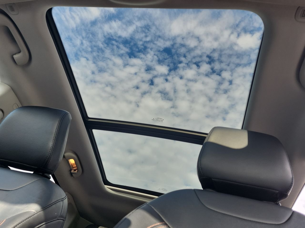 Used 2022 Sting-Gray Clearcoat Jeep Limited image 19