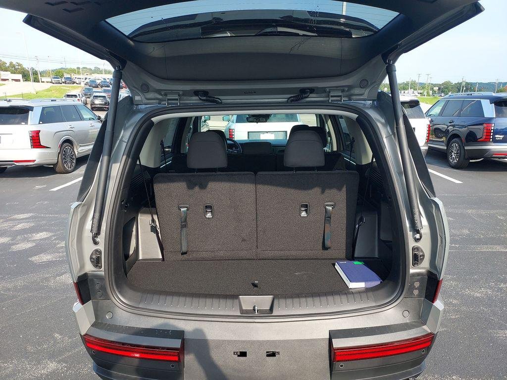 New 2027 Gray Hyundai SE AWD image 9