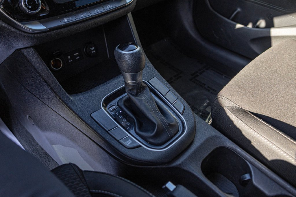 Used 2018 White Hyundai Base image 19