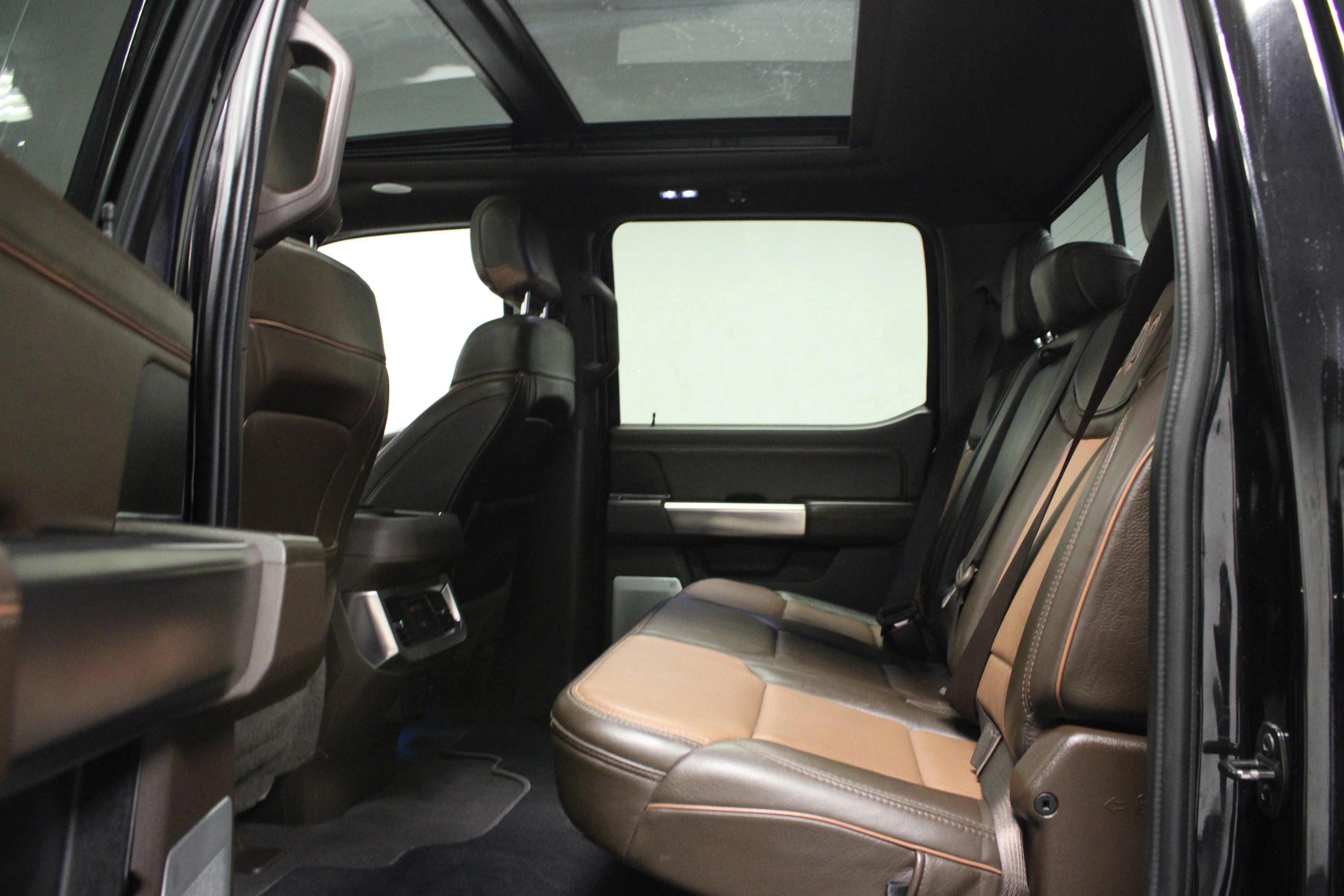 Used 2023 Agate Black Metallic Ford King Ranch image 13
