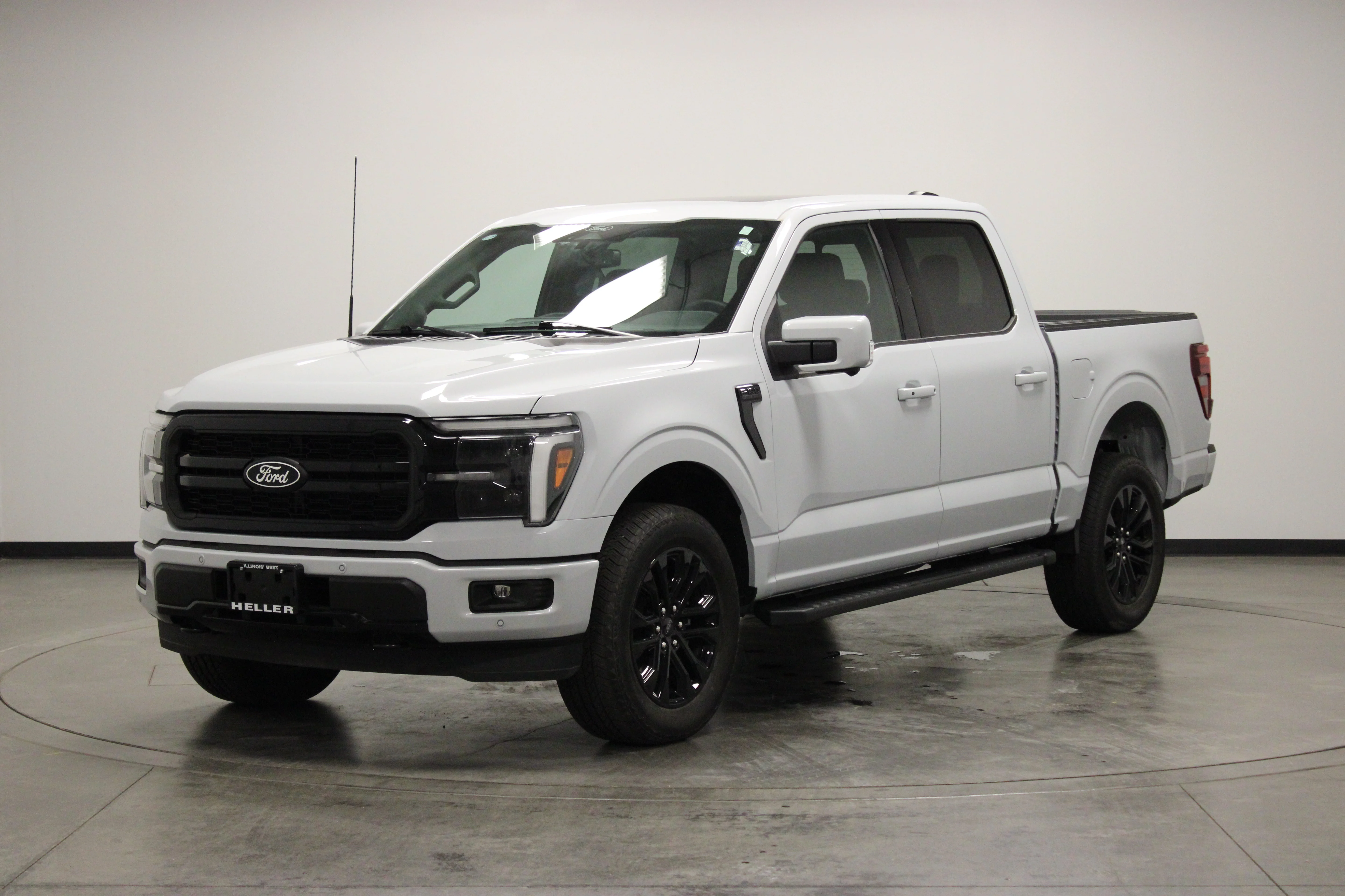 Used 2025 Space White Metallic Ford LARIAT image 4