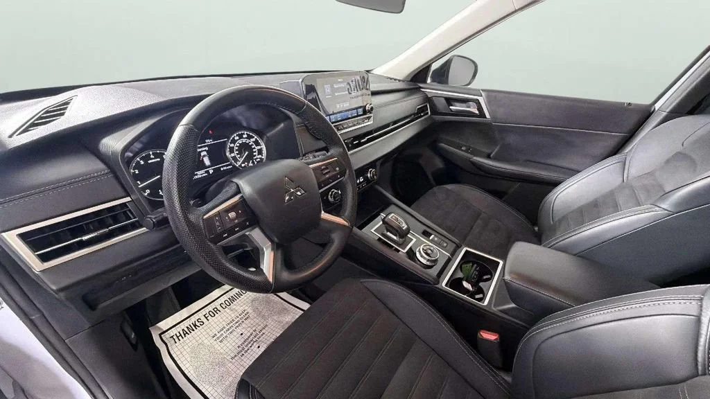 Used 2024 White Mitsubishi SE 2.5 2WD image 17