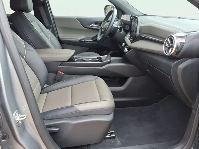 Used 2025 Sterling Gray Metallic Chevrolet LT image 21