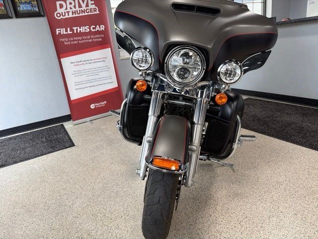 Used 2018 Gray Harley-Davidson ultra image 17