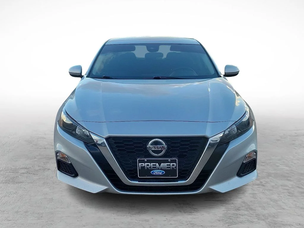 Used 2022 Silver Nissan 2.5 S image 3