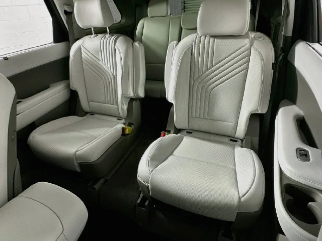New 2027 Black Hyundai SEL image 11