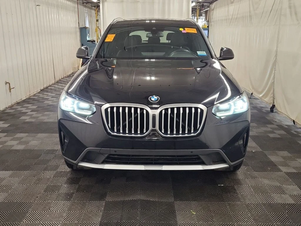 Used 2024 Black BMW xDrive30i image 2