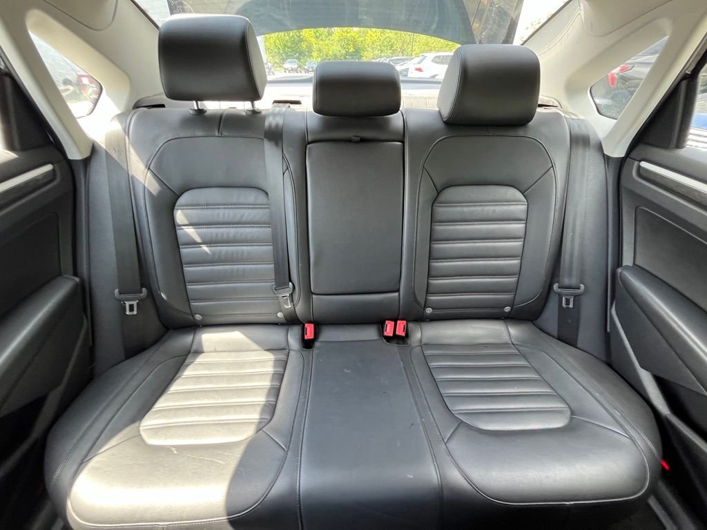 Used 2018 Black Volkswagen 2.0T SEL Premium image 27