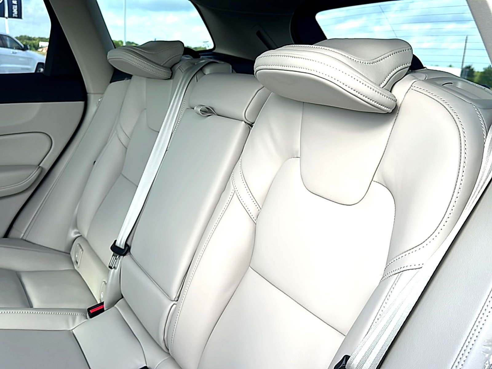 2026 Volvo XC60 Ultra - Photo 16