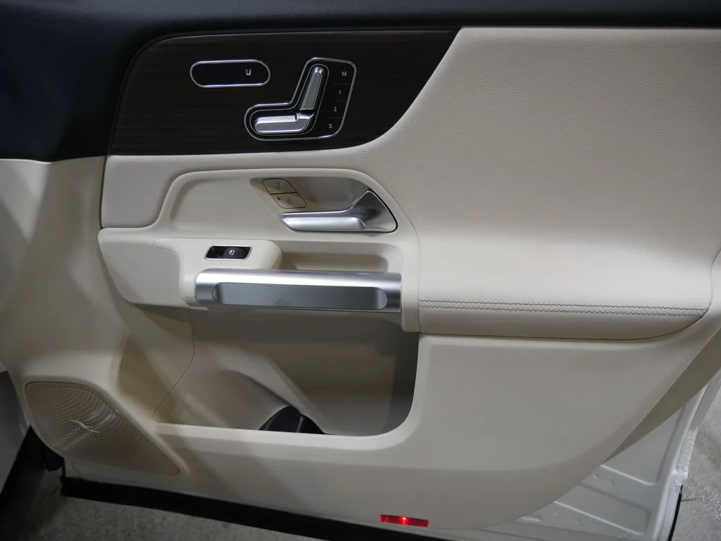 Certified Used 2026 Polar White Mercedes-Benz GLB 250 image 28