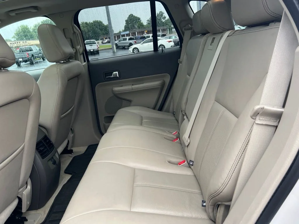 Used 2010 White Ford Limited image 8