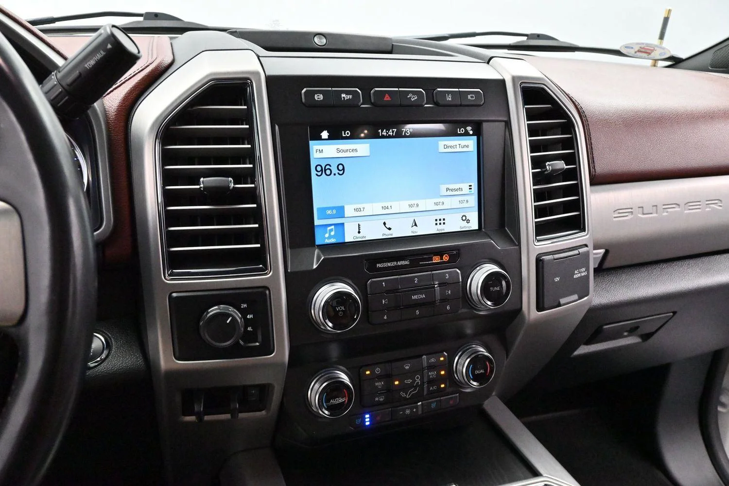 Used 2019 White Platinum Metallic Tri-Coat Ford Platinum image 20
