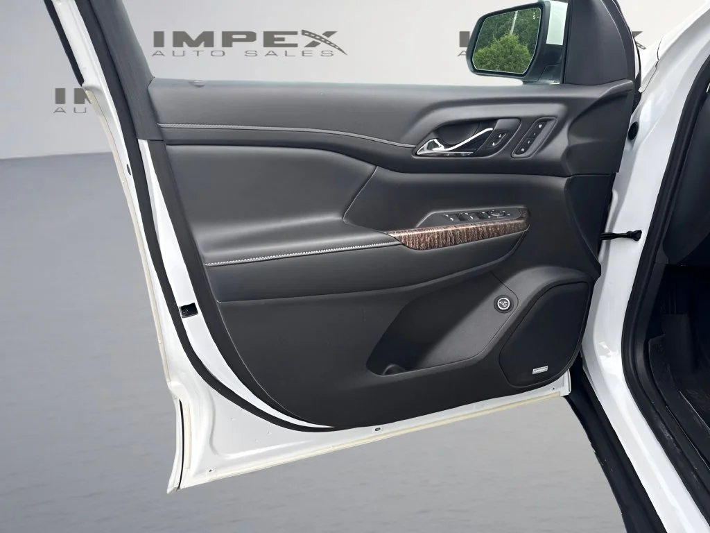 Used 2021 White GMC Denali image 19