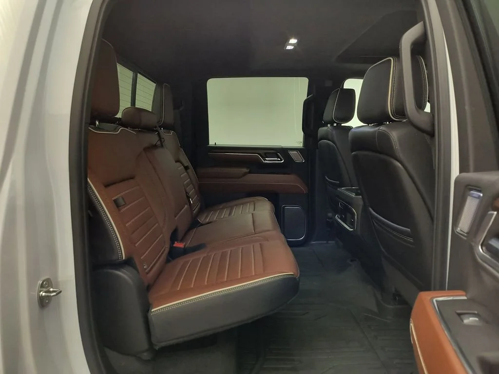 Used 2024 White Frost Tricoat GMC Denali Ultimate image 31