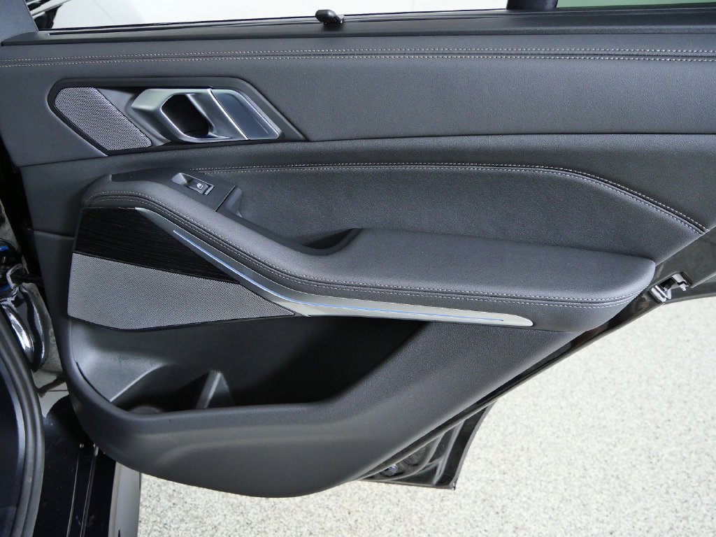 New 2026 Black Sapphire Metallic BMW xDrive50e image 24
