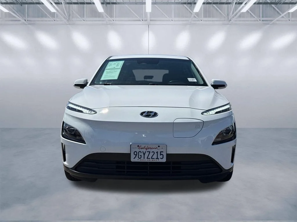 Used 2023 White Hyundai SEL image 2