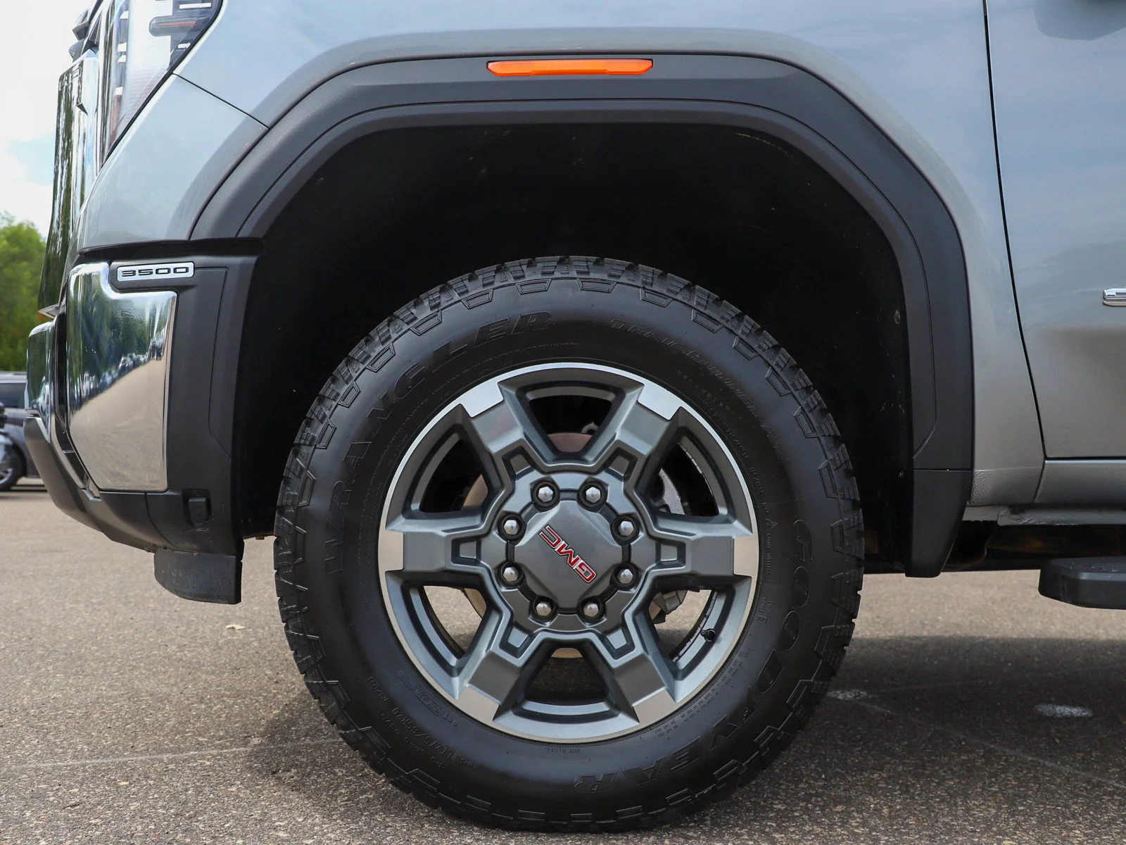 Used 2025 Sterling Metallic GMC SLT image 29