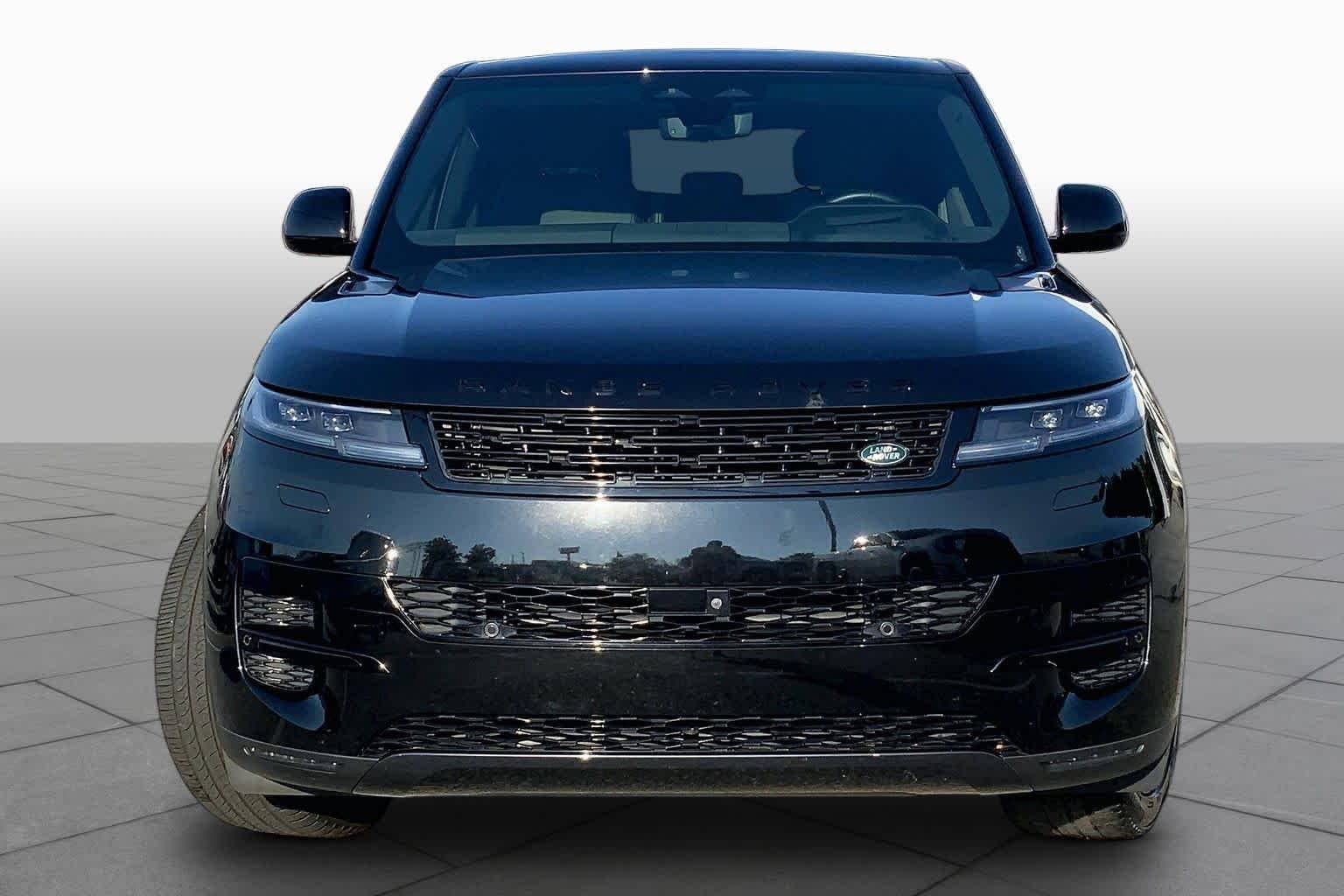 Used 2024 Santorini Black Metallic Land Rover SE image 4