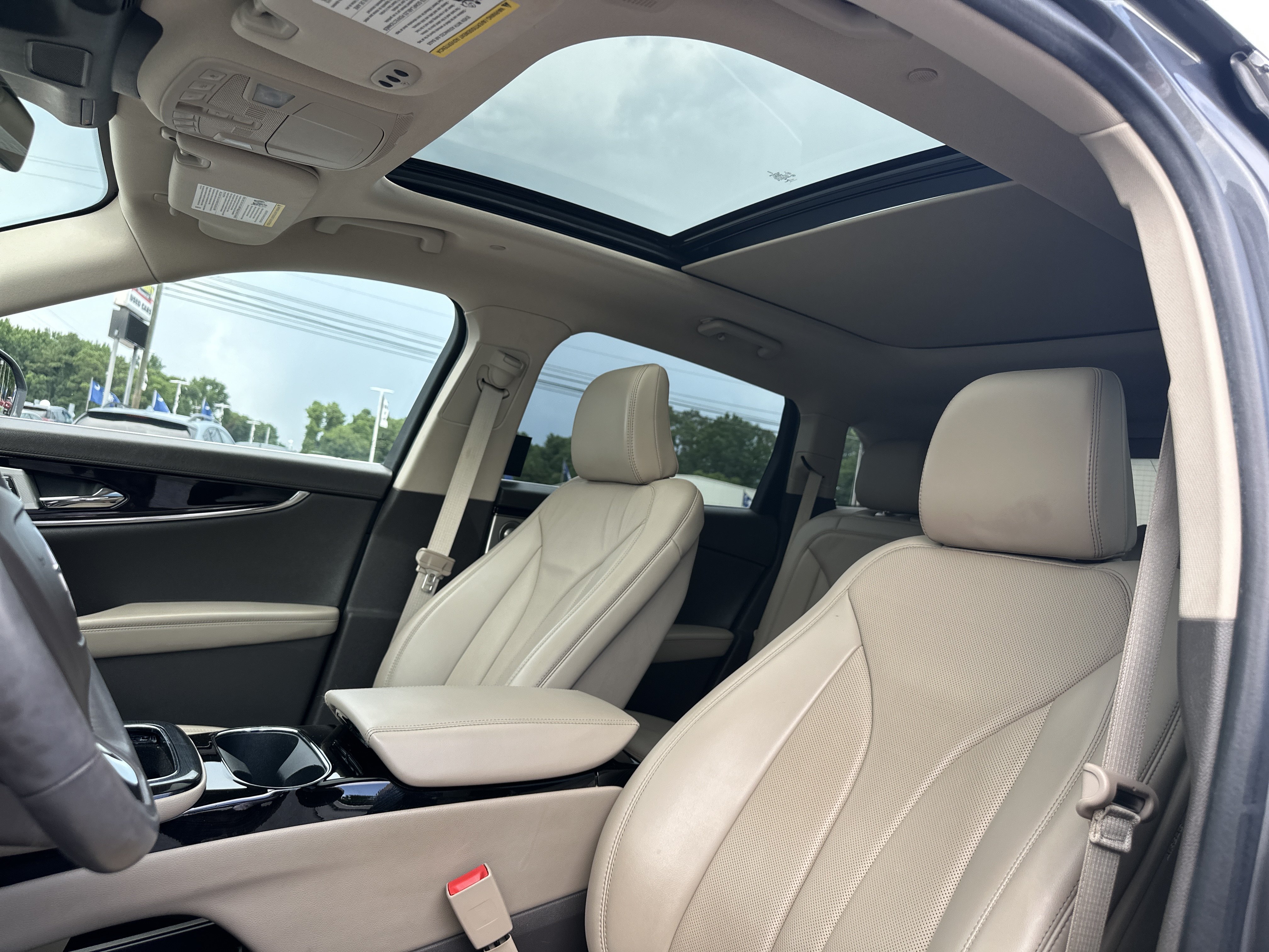 Used 2022 Gray Lincoln Reserve image 28