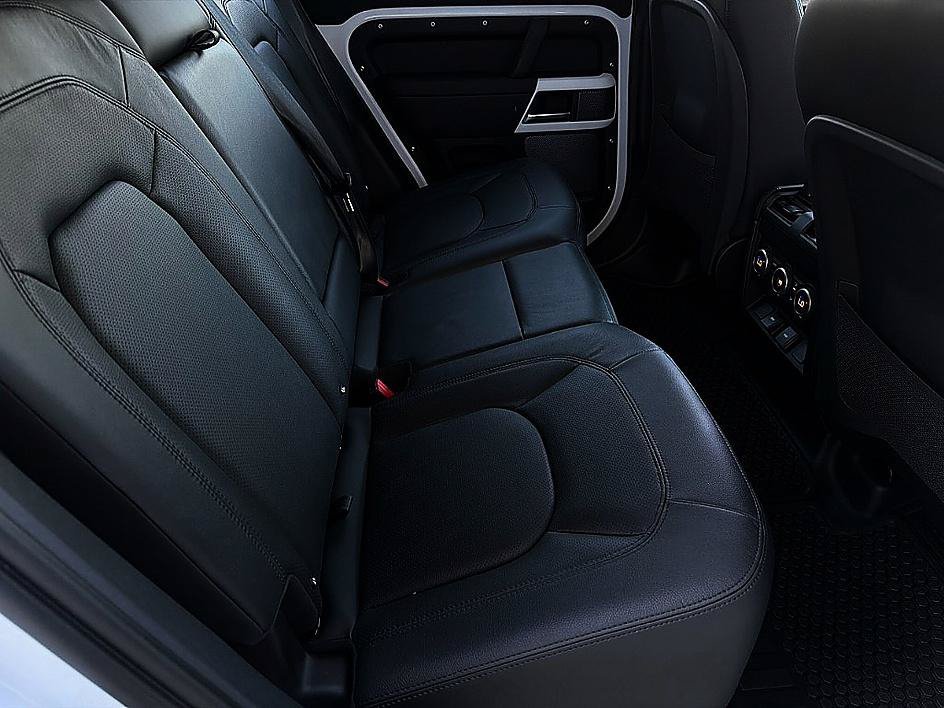 Used 2024 Fuji White Land Rover S image 25