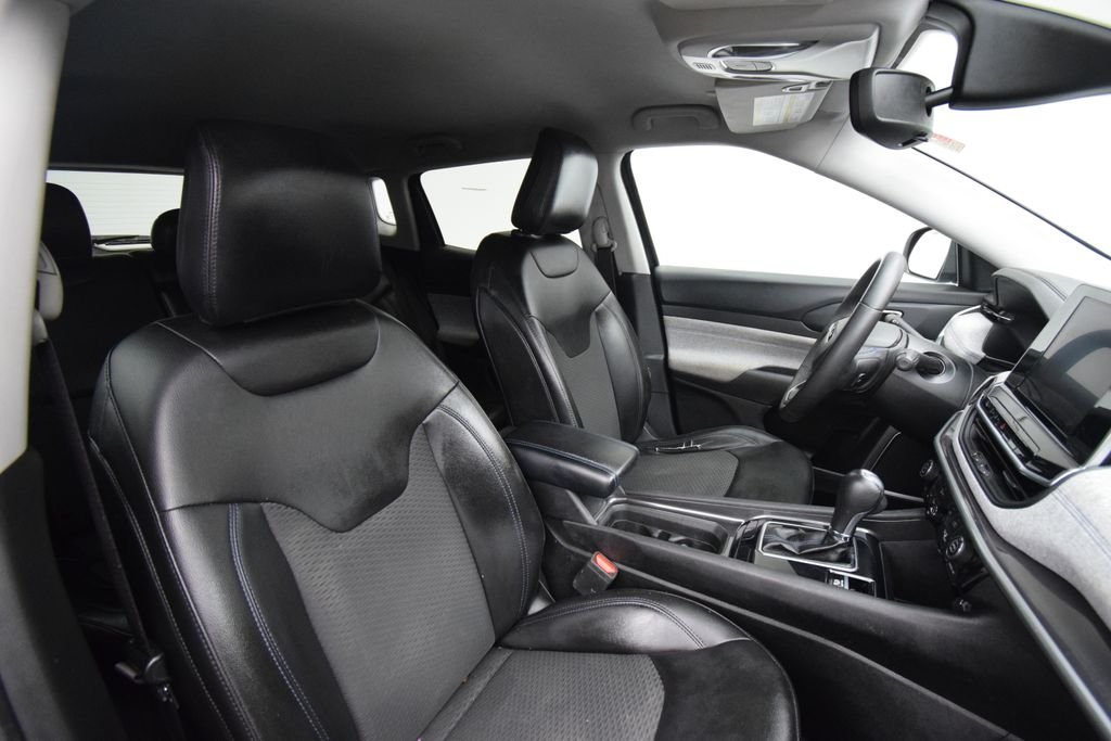Used 2022 Black Jeep Latitude image 12