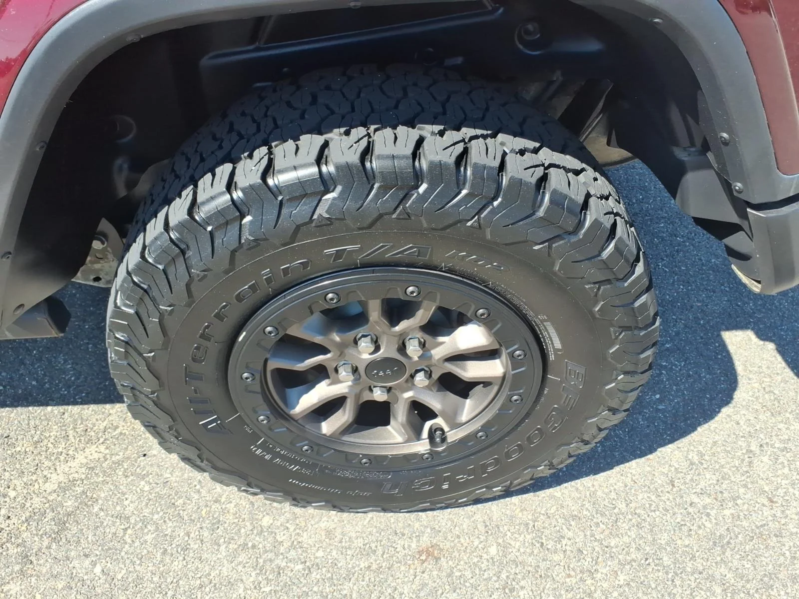 Used 2021 Snazzberry Pearlcoat Jeep Unlimited Rubicon image 9