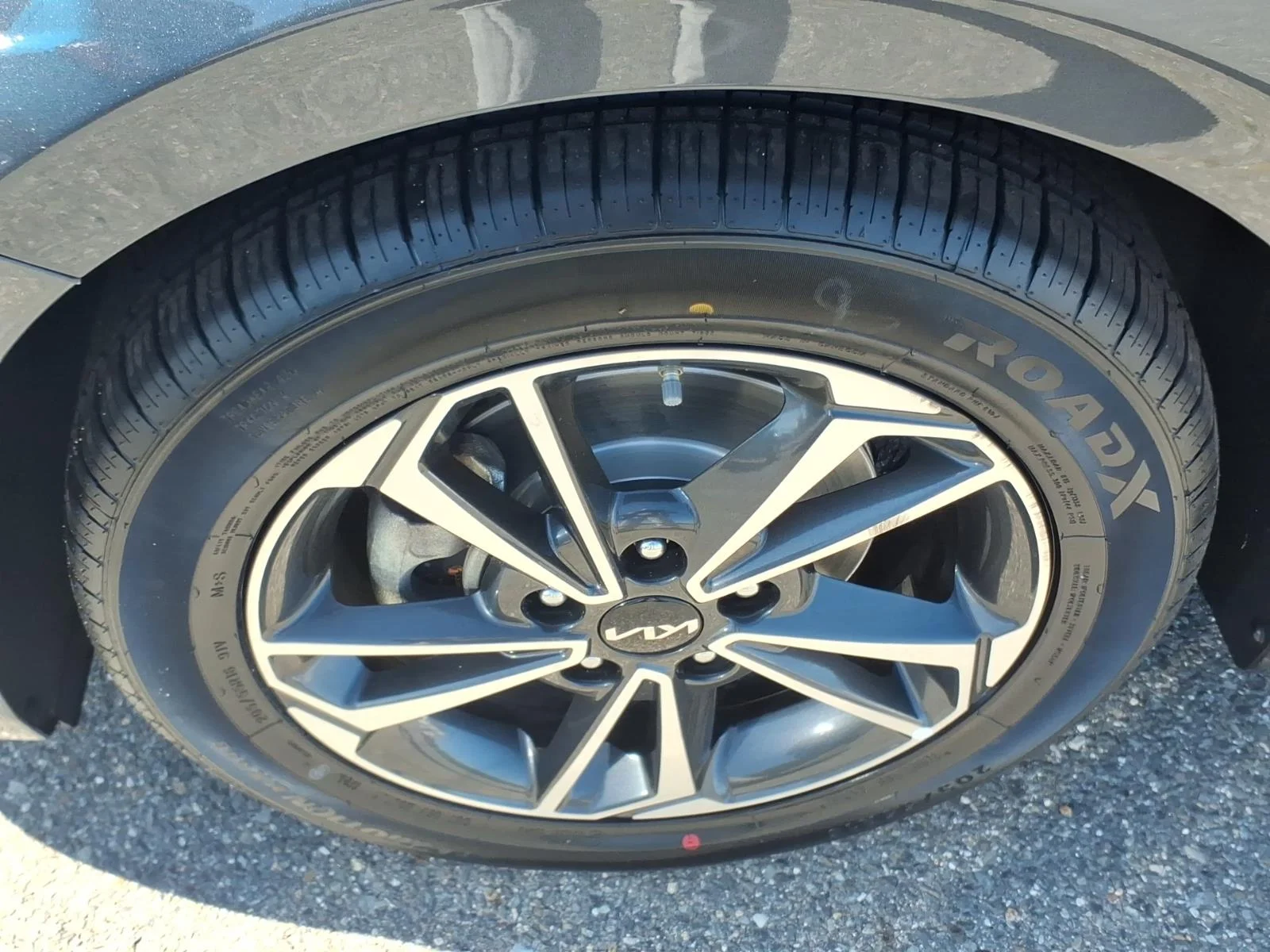 Used 2024 Gray Kia LXS image 9