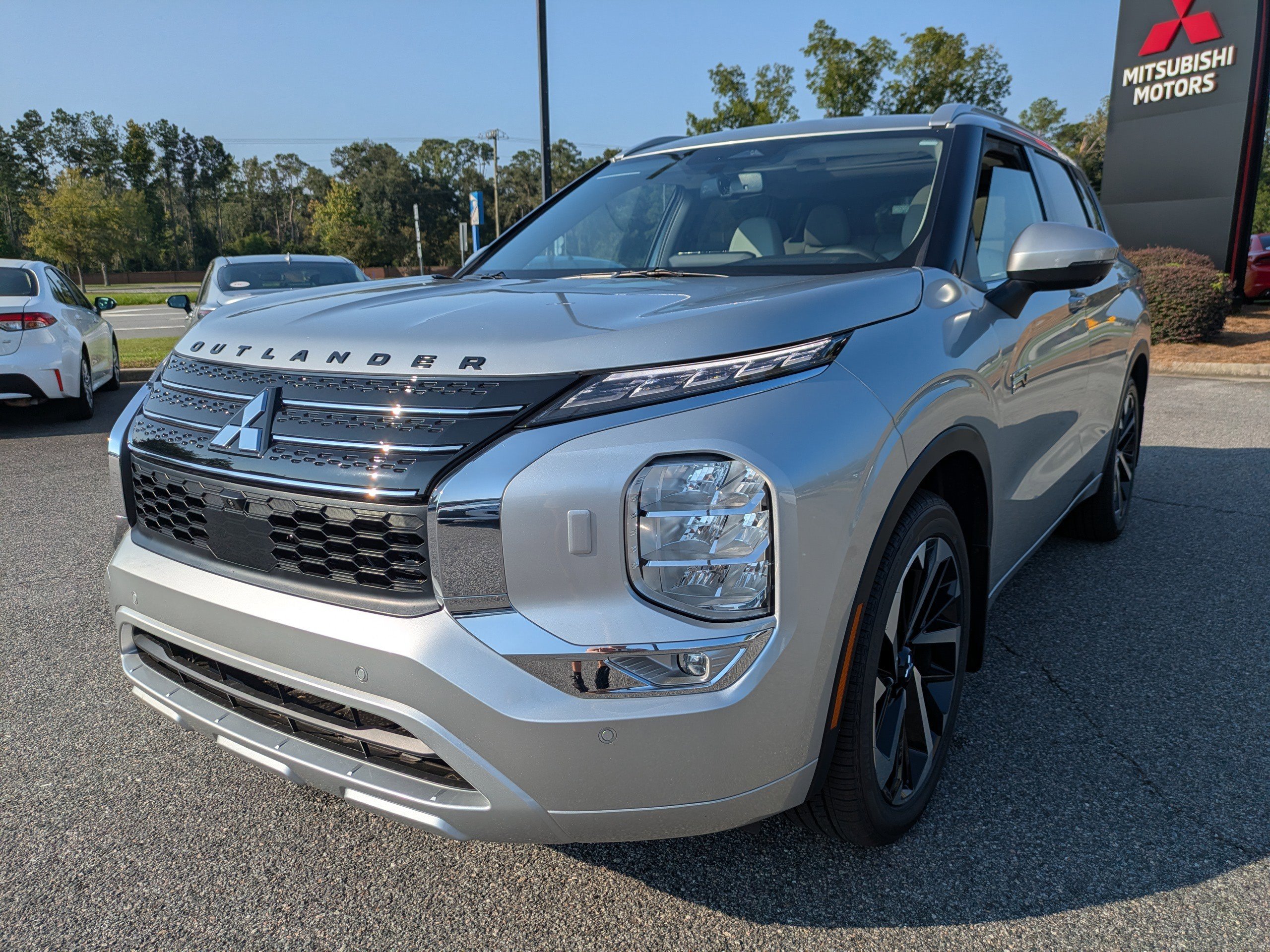 2025 Mitsubishi Outlander Plug-in Hybrid SEL - Photo 8
