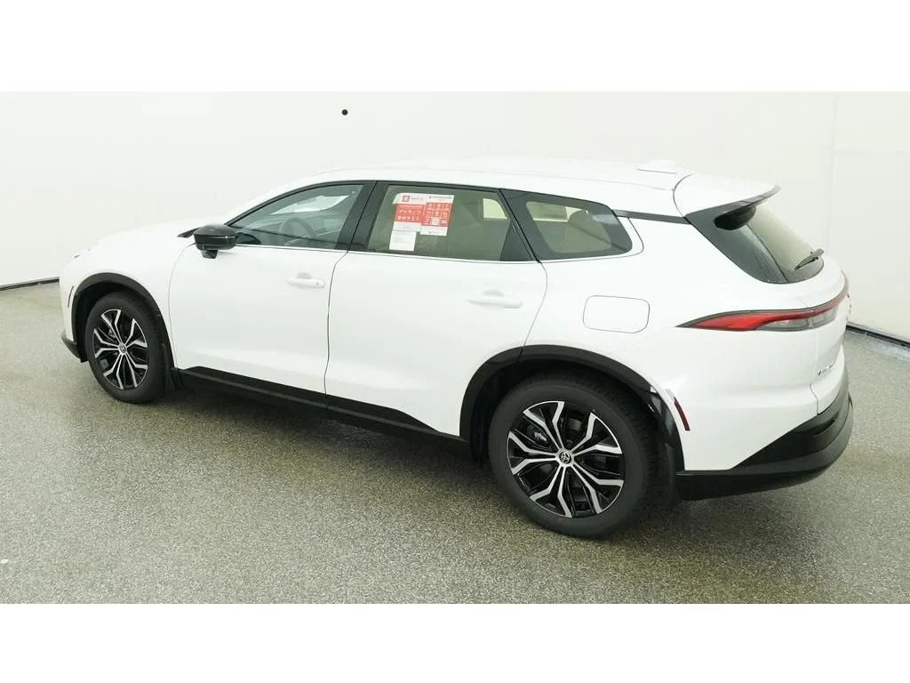 New 2026 Oxygen White Toyota XLE image 4