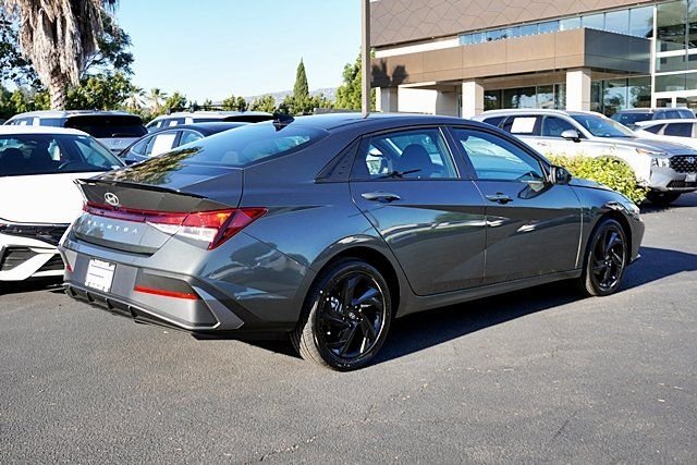 Used 2026 Gray Hyundai SEL Sport image 7