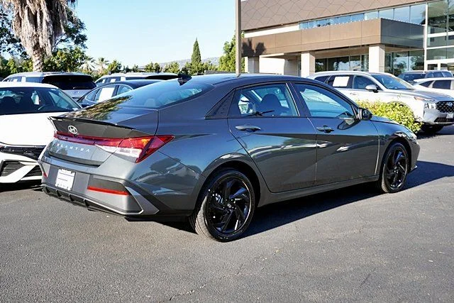 Used 2026 Gray Hyundai SEL Sport image 7