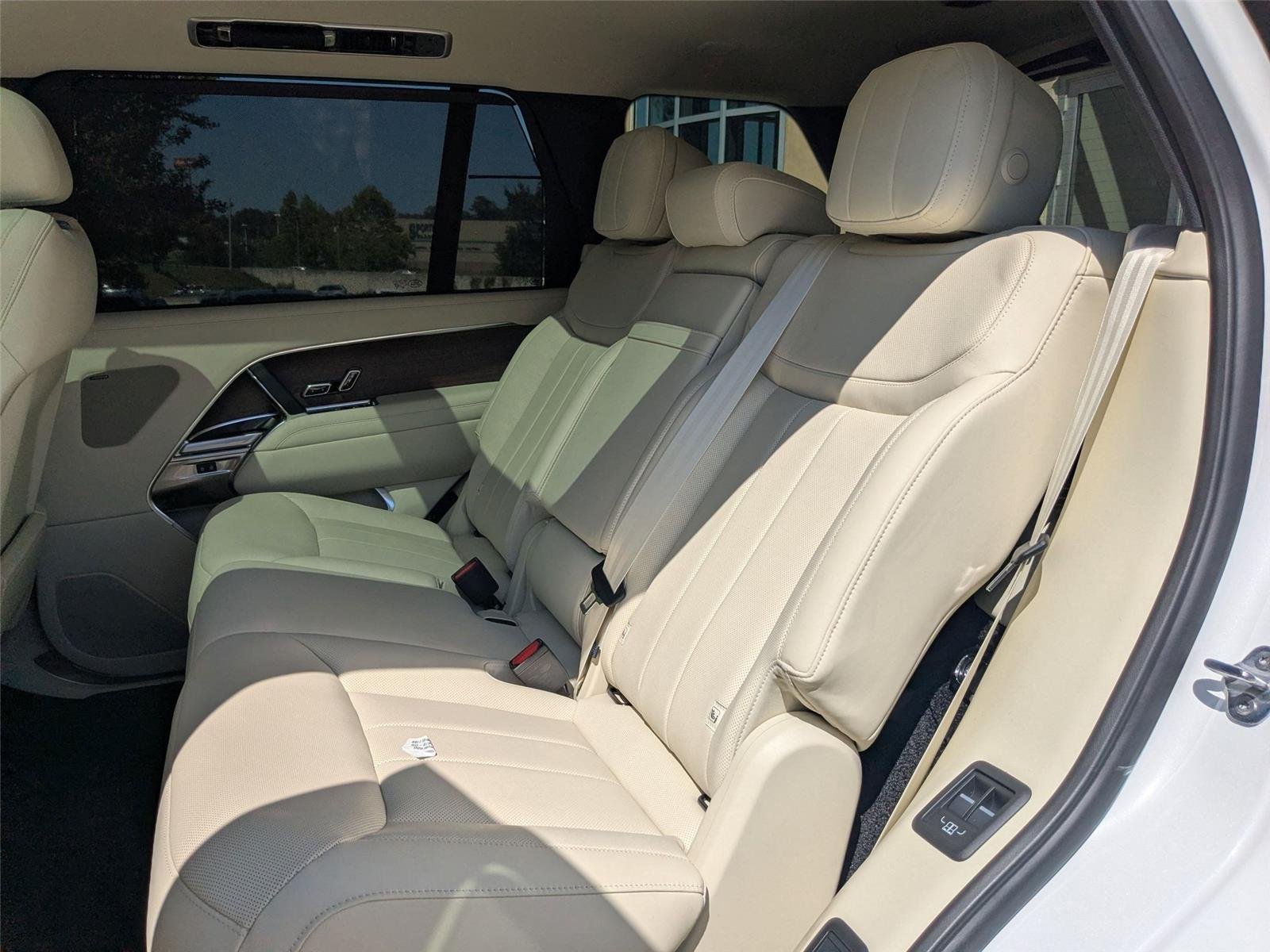 New 2026 Icy White Land Rover SE image 25