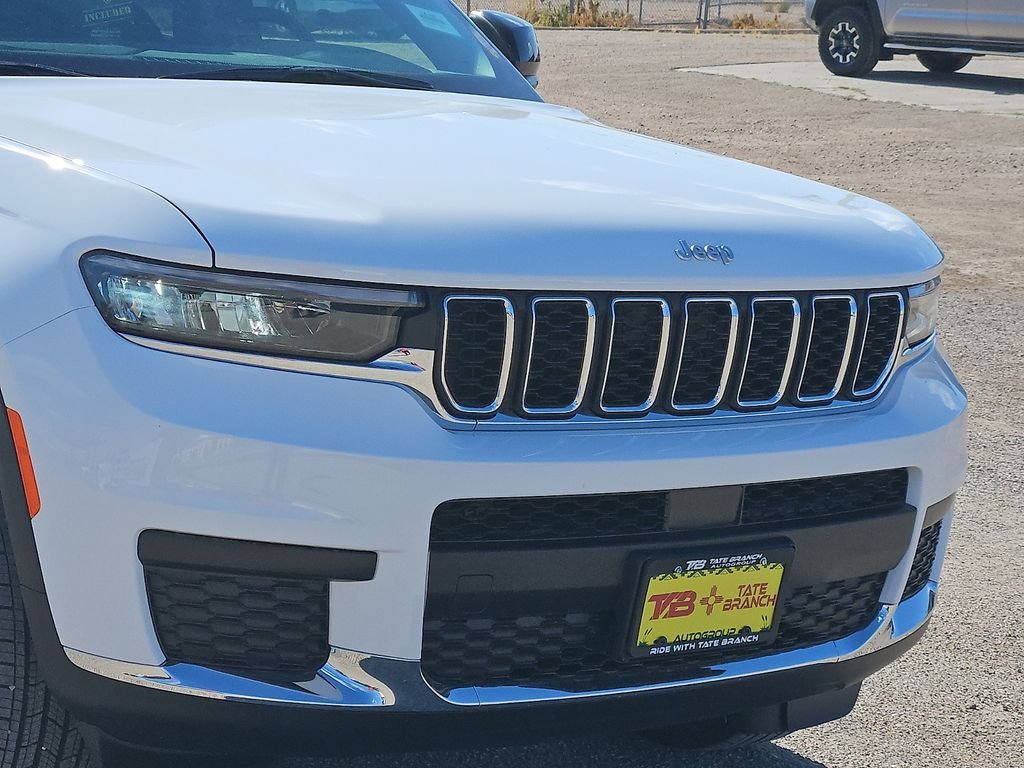 New 2026 Bright White Clear-Coat Exterior Paint Jeep Laredo image 7