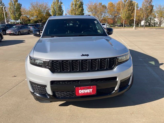 Used 2023 Silver Zynith Jeep Altitude image 2
