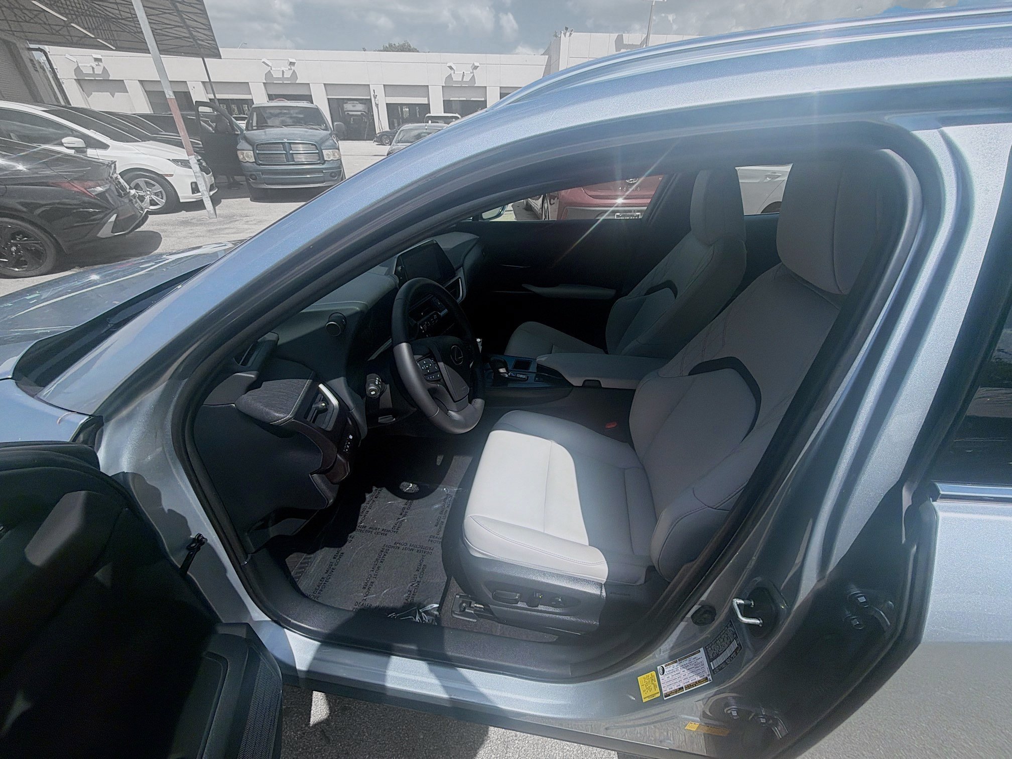 Used 2025 Iridium Lexus UX 300h image 16