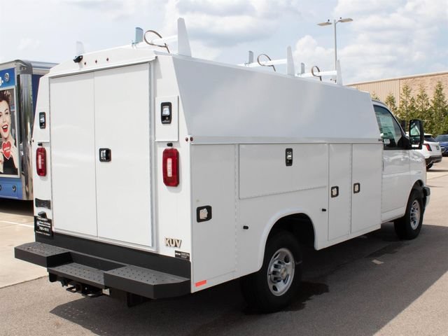 New 2025 Summit White Chevrolet 1WT image 3