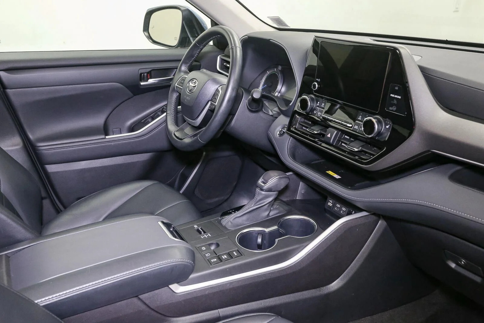 Used 2023 Moon Dust Toyota XLE image 21