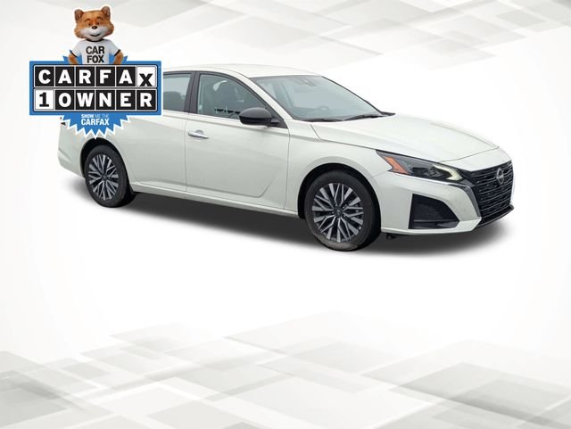 Used 2025 White Nissan 2.5 SV image 2